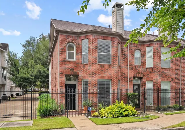 Photo 2 of Sale Pending at 1505 Oneil St, Houston, TX 77019 | MLS# 29336030 | Listing updated on 2026-09-15