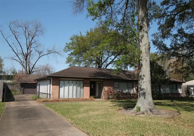 3rd image of 5504 Valerie St, Houston, TX 77081 | MLS# 12193321