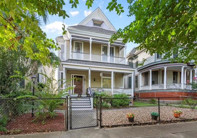 Photo 2 of Sale Pending at 1820 Winnie St, Galveston, TX 77550 | MLS# 96719367 | Listing updated on 2026-08-23