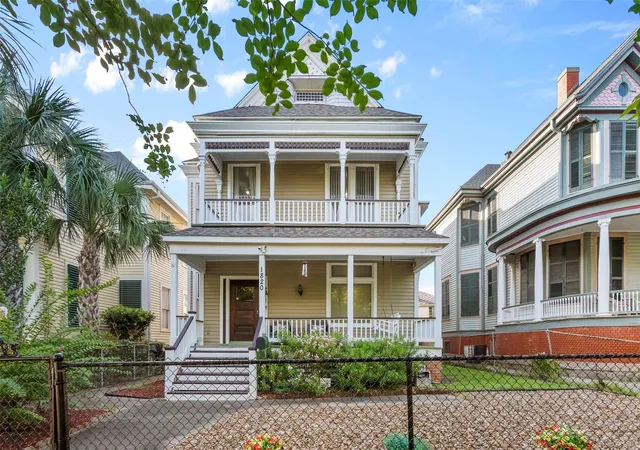 Photo 3 of Sale Pending at 1820 Winnie St, Galveston, TX 77550 | MLS# 96719367 | Listing updated on 2026-08-23