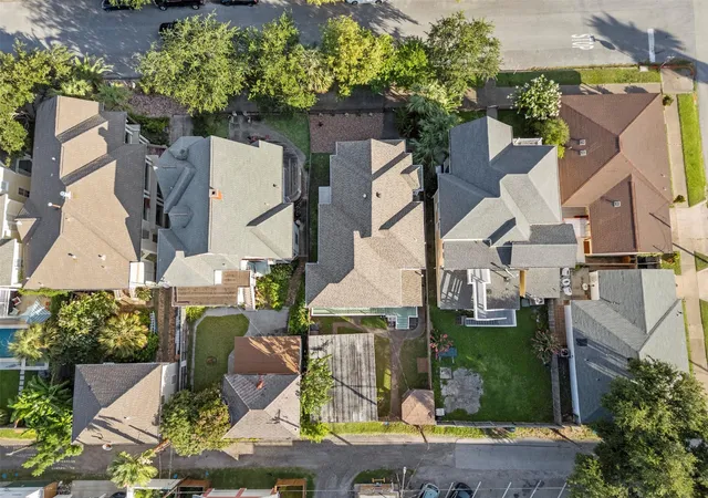 Photo 4 of Sale Pending at 1820 Winnie St, Galveston, TX 77550 | MLS# 96719367 | Listing updated on 2026-08-23