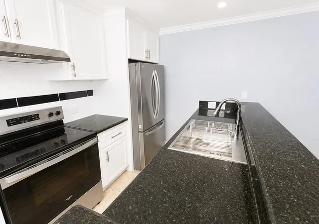 4th image of 8118 Albacore Dr, Houston, TX 77074