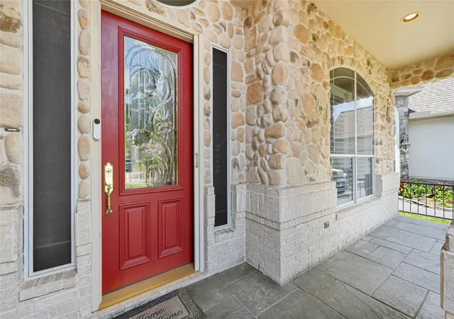 Photo 3 of Single family home for sale at 122 Marble Staff Ct, Houston, TX 77069 | MLS# 73999248 | Listing updated on 2026-08-18