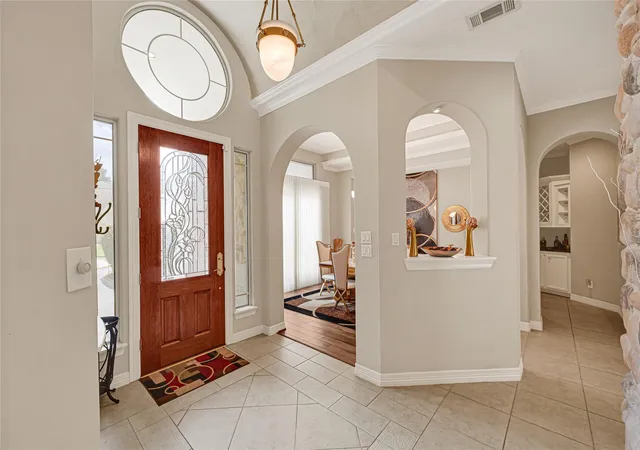 Photo 3 of Single family home for sale at 122 Marble Staff Ct, Houston, TX 77069 | MLS# 73999248 | Listing updated on 2026-08-18