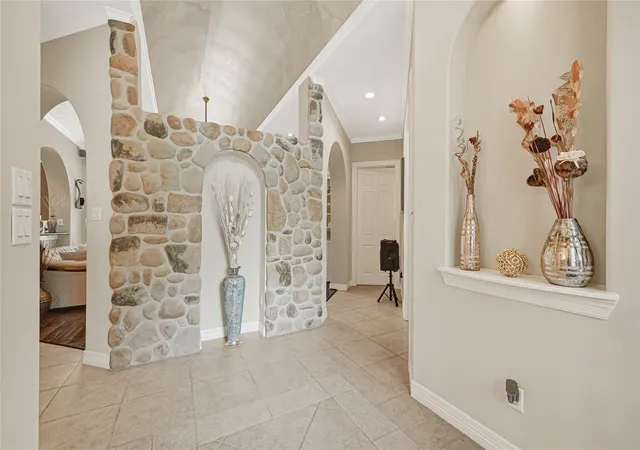 Photo 4 of Single family home for sale at 122 Marble Staff Ct, Houston, TX 77069 | MLS# 73999248 | Listing updated on 2026-08-18