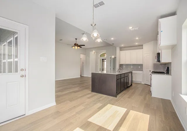3rd image of 237 Edgewater Dr, West Columbia, TX 77486 | MLS# 81033094