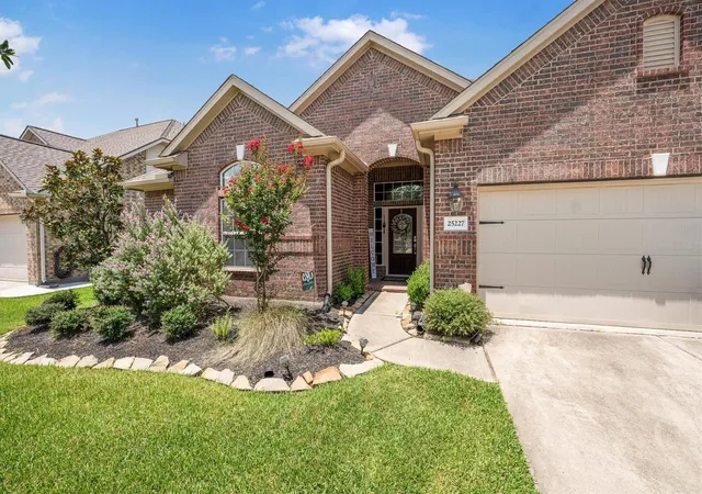 Photo 3 of Single family home for sale at 25227 Hawthorne Blossom Dr, Spring, TX 77389 | MLS# 57936201 | Listing updated on 2026-08-24