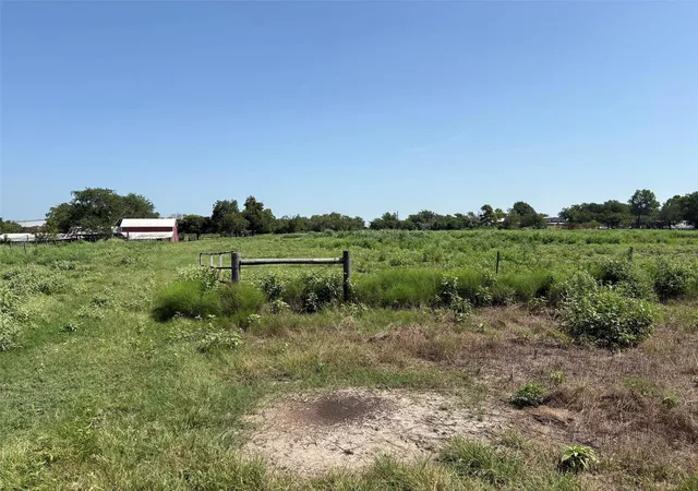 4th image of 1466 County Road 253A, Weimar, TX 78956 | MLS# 37441377