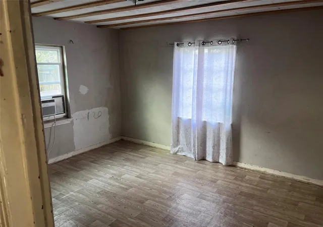 5th image of 7641 Delavan Dr, Houston, TX 77028 | MLS# 52298385