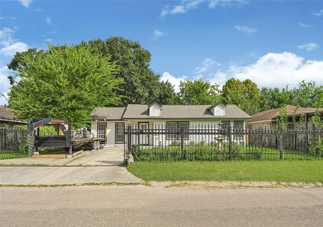 Photo 1 of Single family home for sale at 1114 Maroby St, Houston, TX 77017 | MLS# 17191862 | Listing updated on 2026-09-16
