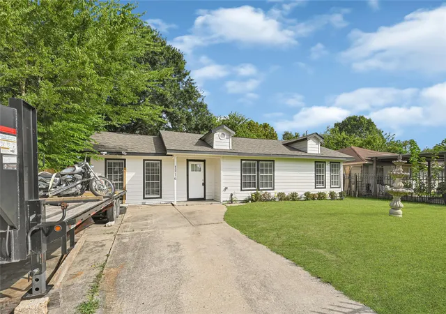 Photo 2 of Single family home for sale at 1114 Maroby St, Houston, TX 77017 | MLS# 17191862 | Listing updated on 2026-09-16