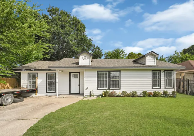 Photo 3 of Single family home for sale at 1114 Maroby St, Houston, TX 77017 | MLS# 17191862 | Listing updated on 2026-09-16