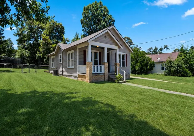 2nd image of 1802 Marjorie St, Brenham, TX 77833 | MLS# 35486748