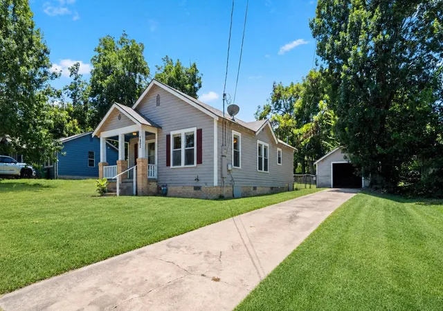 3rd image of 1802 Marjorie St, Brenham, TX 77833 | MLS# 35486748