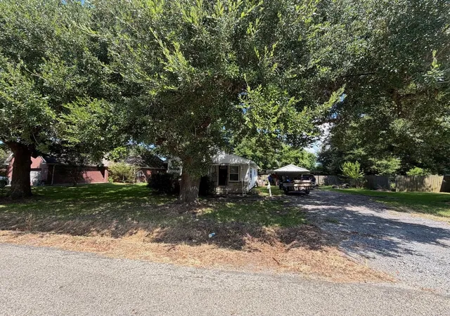 2nd image of 2038 6th St, Port Neches, TX 77651 | MLS# 60282335
