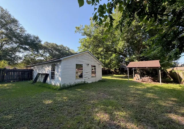 3rd image of 2038 6Th St, Port Neches, TX 77651 | MLS# 60282335