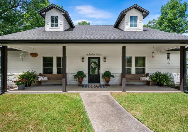 1st image of 113 Pinewood Dr, Huntsville, TX 77340 | MLS# 22601141