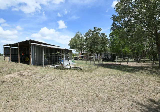 Homes for sale in Flatonia, TX | 1974 County Road 404, Flatonia, TX 78941 | MLS# 27476644