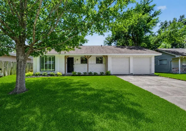 Single family home for sale at 7007 Sharpview Dr, Houston, TX 77074 | MLS# 52026243
