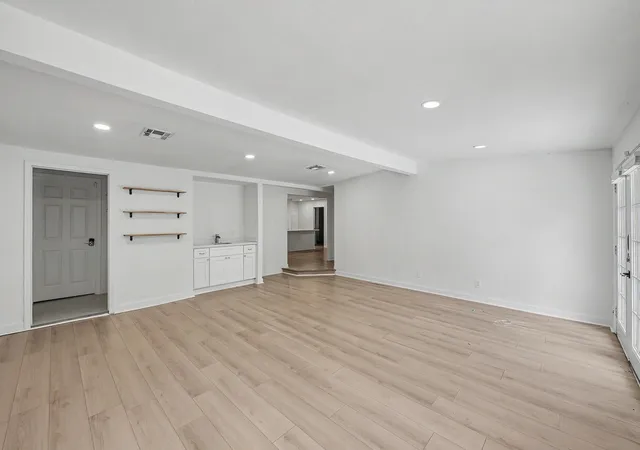 Photo 2 of Single family home for sale at 7007 Sharpview Dr, Houston, TX 77074 | MLS# 52026243 | Listing updated on 2026-09-13