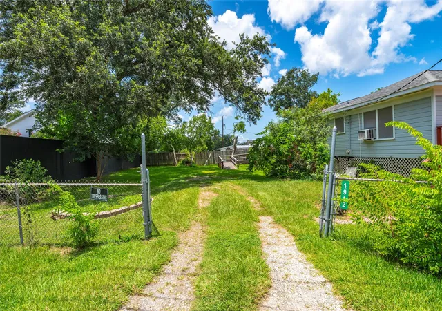 Homes for sale in Kemah, TX | 1912 E Winn St, Kemah, TX 77565 | MLS# 74777932