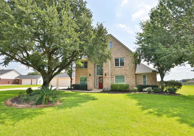 Photo 3 of Single family home for sale at 20318 Stone Lake Cir, Tomball, TX 77377 | MLS# 29973681 | Listing updated on 2026-09-23