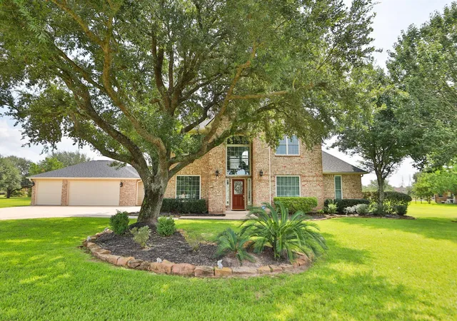 Photo 4 of Single family home for sale at 20318 Stone Lake Cir, Tomball, TX 77377 | MLS# 29973681 | Listing updated on 2026-09-23