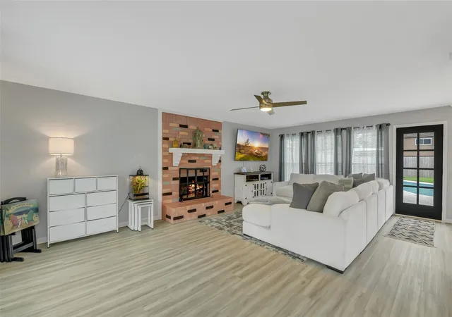 Photo 4 of Sale Pending at 6923 River Ml Dr, Spring, TX 77379 | MLS# 32347538 | Listing updated on 2026-09-19