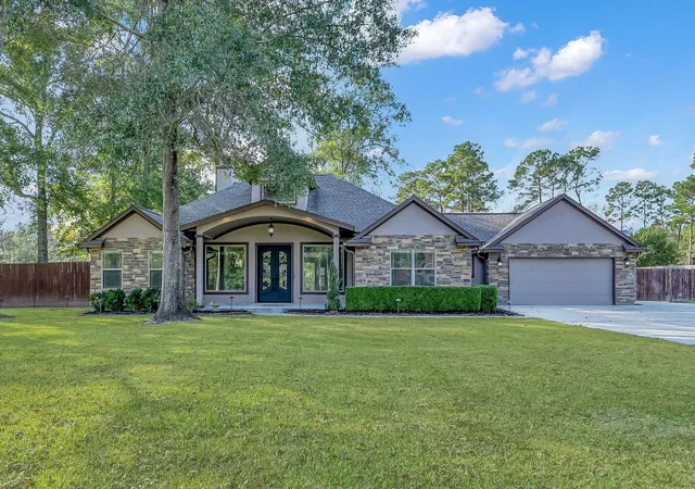 Photo 2 of Single family home for sale at 11486 Oak Springs Dr, Willis, TX 77378 | MLS# 83664976 | Listing updated on 2026-08-21