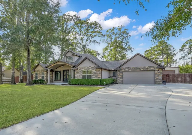 Photo 2 of Single family home for sale at 11486 Oak Springs Dr, Willis, TX 77378 | MLS# 83664976 | Listing updated on 2026-08-21