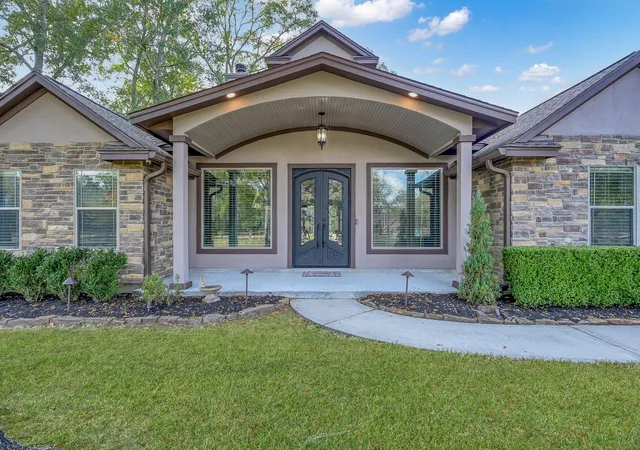 Photo 3 of Single family home for sale at 11486 Oak Springs Dr, Willis, TX 77378 | MLS# 83664976 | Listing updated on 2026-08-21