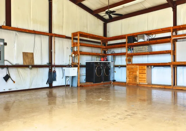Photo 4 of Single family home for sale at 405 N Johnston St, Caldwell, TX 77836 | MLS# 36889641 | Listing updated on 2026-04-18