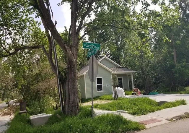 Photo 4 of Sale Pending at 250 N Carolina St, Houston, TX 77029 | MLS# 31056804 | Listing updated on 2026-09-13