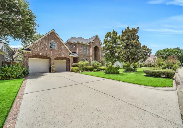 Photo 2 of Single family home for sale at 14311 Darschelle Ct, Houston, TX 77069 | MLS# 56484035 | Listing updated on 2026-08-17
