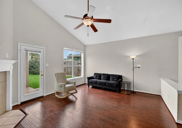 2nd image of 11407 Morning Brook Dr, Pearland, TX 77584 | MLS# 44591321