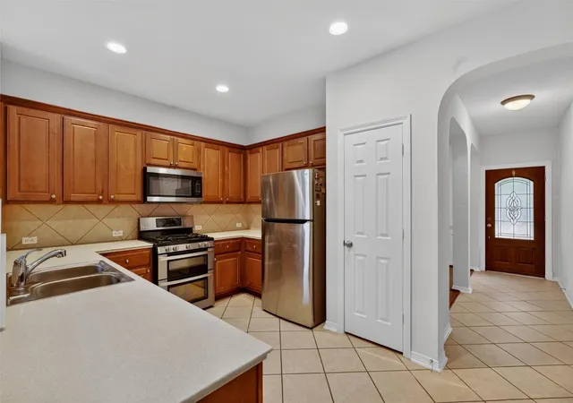3rd image of 11407 Morning Brook Dr, Pearland, TX 77584 | MLS# 44591321