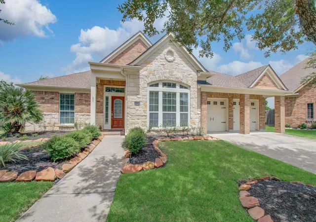1st image of 14214 Clear Landing Ln, Rosharon, TX 77583 | MLS# 39498339