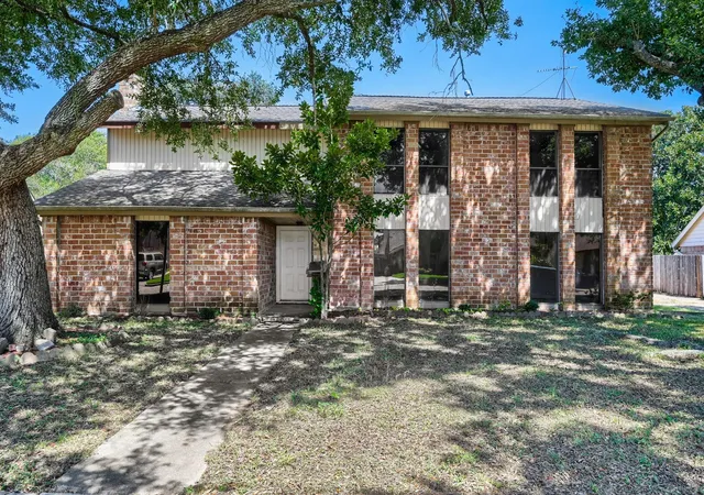 Photo 2 of Sale Pending at 10139 Sagemill Dr, Houston, TX 77089 | MLS# 9390249 | Listing updated on 2026-09-21