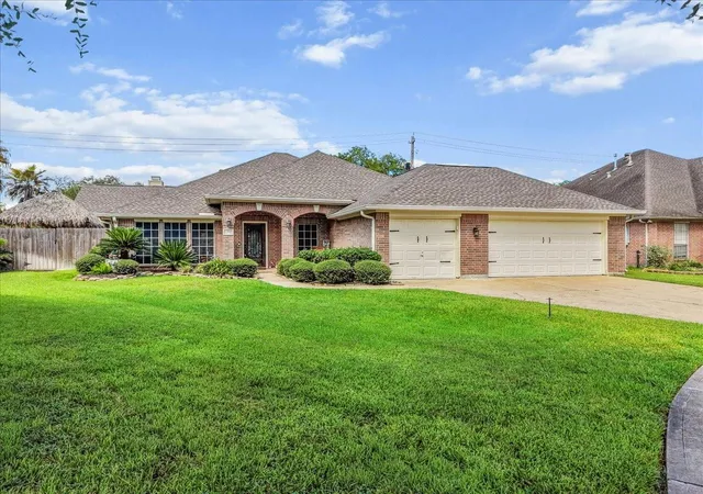 Photo 3 of Sale Pending at 1207 Shadowbend St, Pearland, TX 77581 | MLS# 24177793 | Listing updated on 2026-08-24