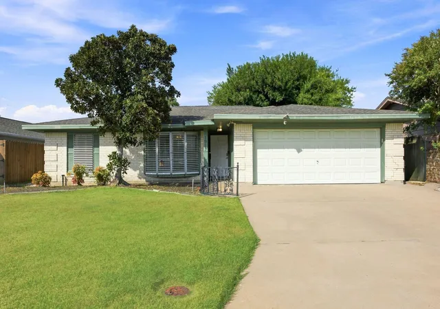 Photo 1 of Single family home for sale at 1913 Driftwood Ln, Galveston, TX 77551 | MLS# 18686424 | Listing updated on 2026-09-14
