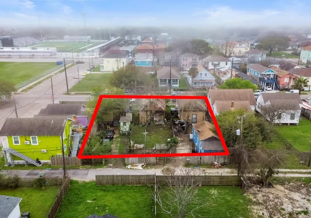 Photo 2 of Multi family home for sale at 2806 Ave L, Galveston, TX 77550 | MLS# 38646600 | Listing updated on 2026-08-12