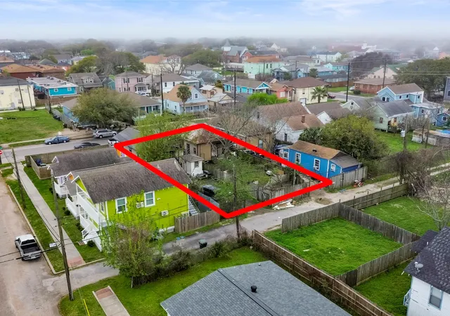 Photo 3 of Multi family home for sale at 2806 Ave L, Galveston, TX 77550 | MLS# 38646600 | Listing updated on 2026-08-12