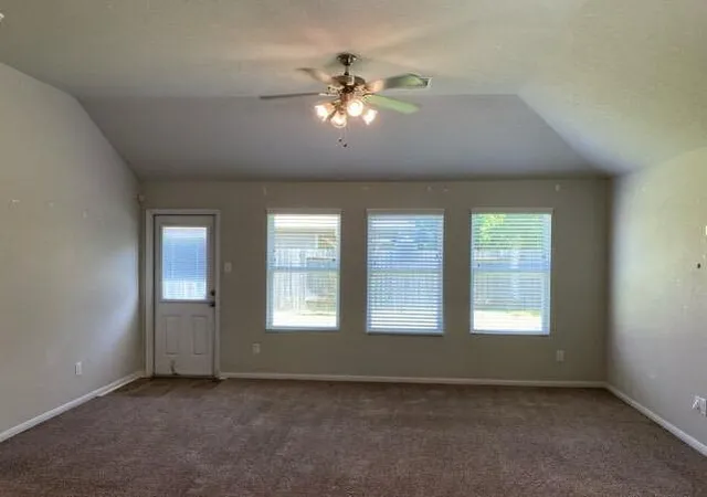 Photo 3 of Sale Pending at 814 Rough Cut Ct, Houston, TX 77090 | MLS# 52144109 | Listing updated on 2026-09-10