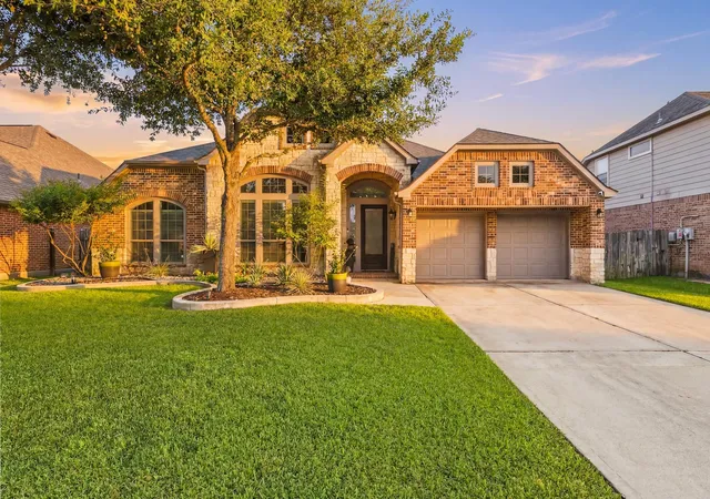 Photo 1 of Sale Pending at 2651 Imperial Grv Ln, Conroe, TX 77385 | MLS# 5483690 | Listing updated on 2026-09-07