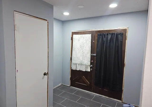 Photo 3 of Single family home for sale at 909 Lilac St, La Marque, TX 77568 | MLS# 59721860 | Listing updated on 2026-09-10