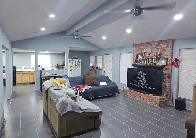 Photo 4 of Single family home for sale at 909 Lilac St, La Marque, TX 77568 | MLS# 59721860 | Listing updated on 2026-09-10
