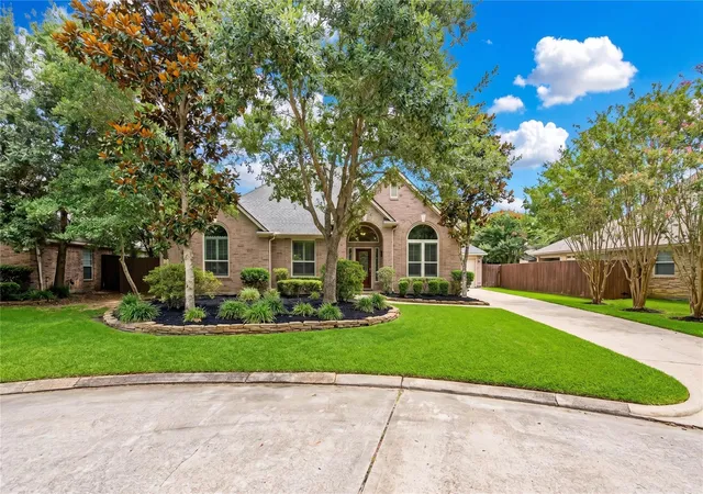 Photo 1 of Single family home for sale at 11 Ryanwyck Pl, The Woodlands, TX 77384 | MLS# 68749237 | Listing updated on 2026-08-30