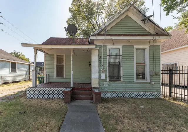 1st image of 2005 Chestnut St, Houston, TX 77009 | MLS# 23843226