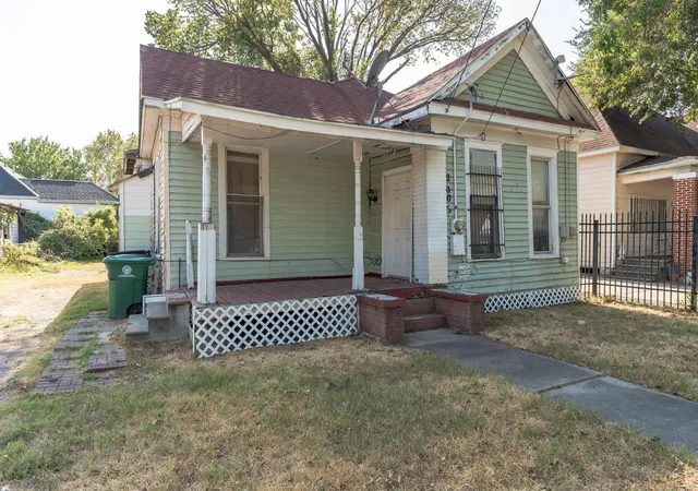 image of 2005 Chestnut St, Houston, TX 77009 | MLS# 23843226