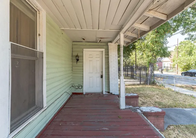 image of 2005 Chestnut St, Houston, TX 77009 | MLS# 23843226